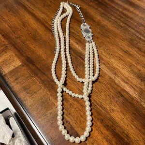 Elegant Pearl Necklace with Silver Accents